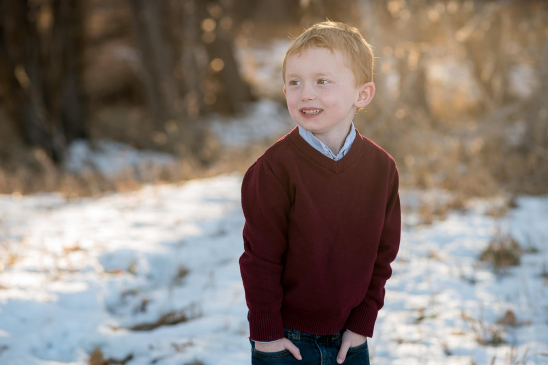 outdoor family portraits - candid kids pictures 