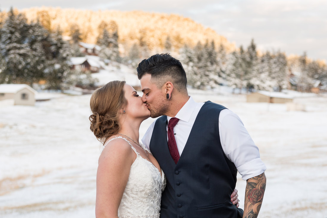 red barn evergreen - winter wedding photography - tattooed couple